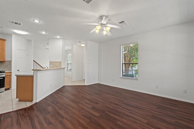 Foto del edificio - 9201 Brodie Ln