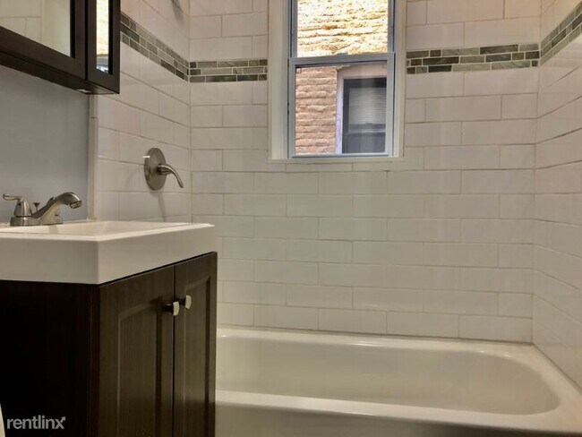 Foto del edificio - 32 Corbin Ave