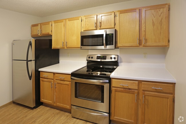 1HAB, 1,3BA: 875 ft² - Regency Park