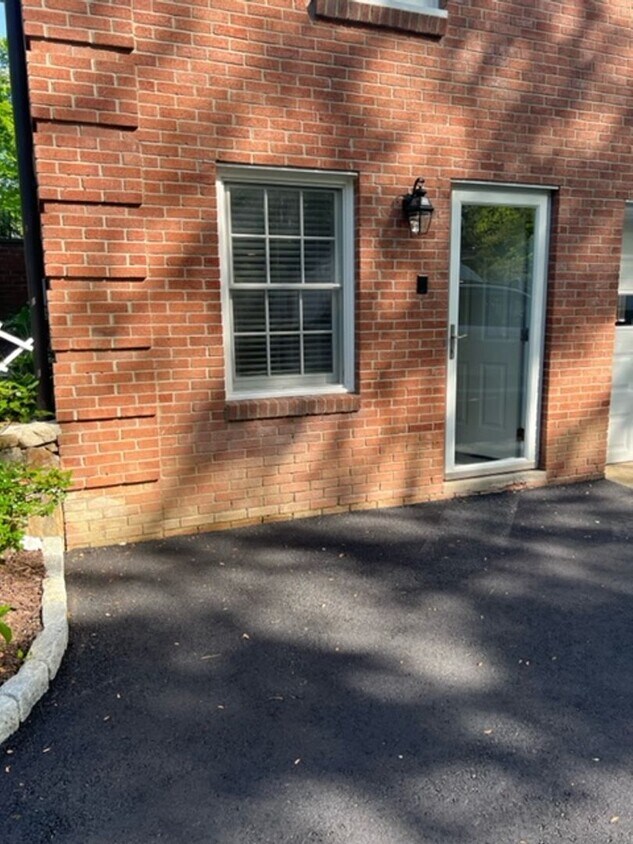 Foto principal - 63 Cranbury Rd