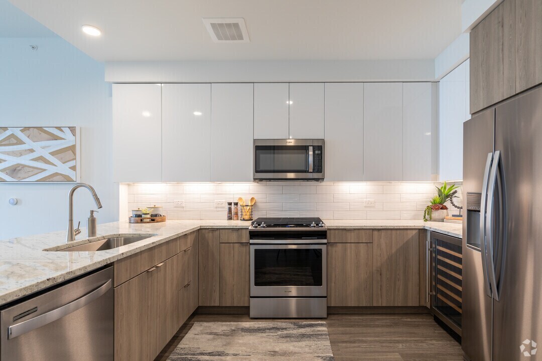 Foto principal - 8 Weeks Rent-Free in Uptown Luxury!