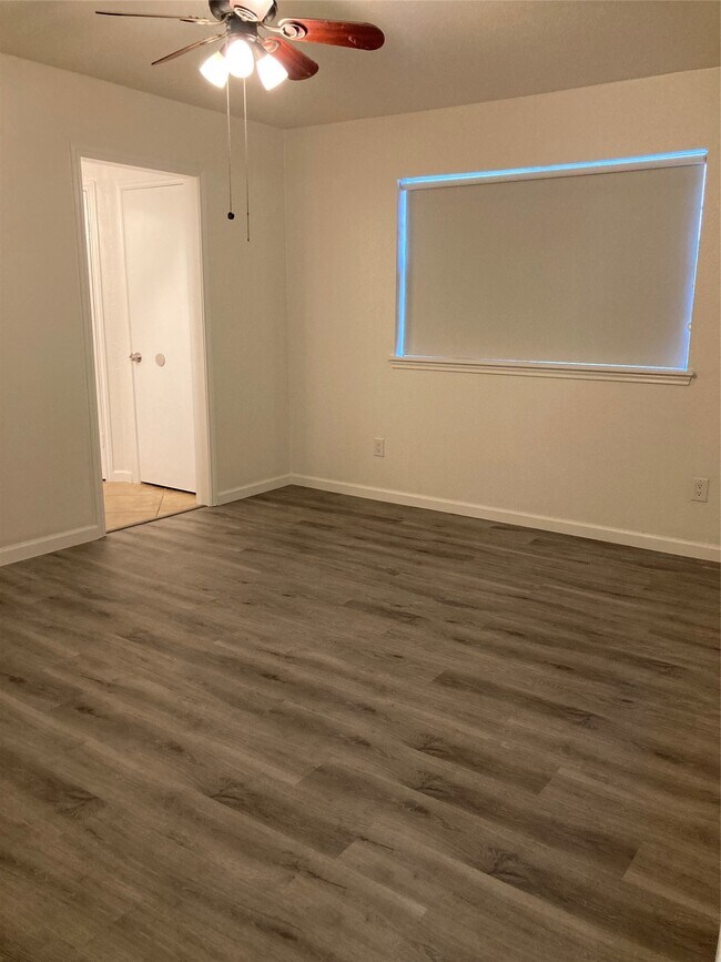 Foto del edificio - 5008 Rockland Dr