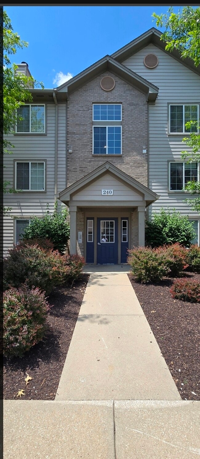Building Photo - 240 Legends Creek Pl