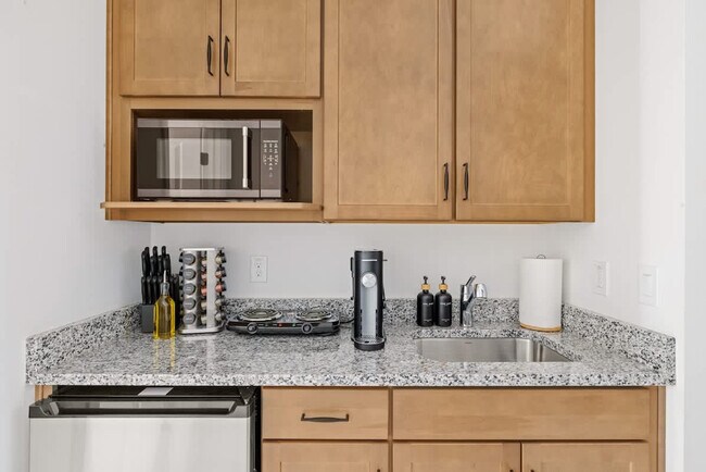 Building Photo - 7868 N 79th Dr
