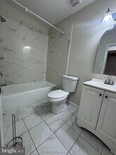 Building Photo - 1023 Oakwood Dr