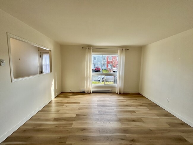 Building Photo - 13 Chapman Crescent