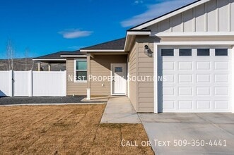 Building Photo - 45 Grant Dr
