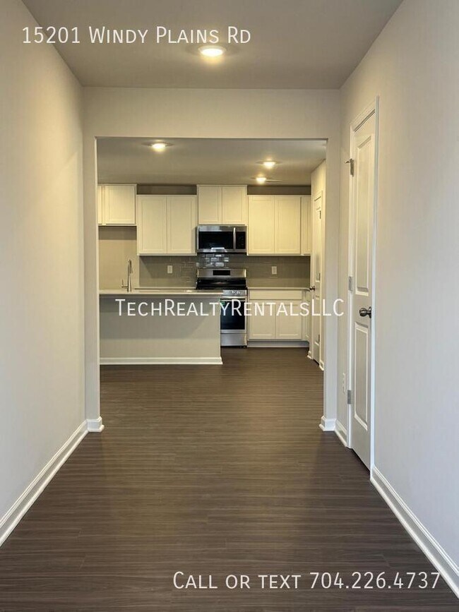 Building Photo - 15201 Windy Plns Rd