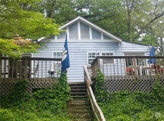 Building Photo - 27 Lakeview Dr NE