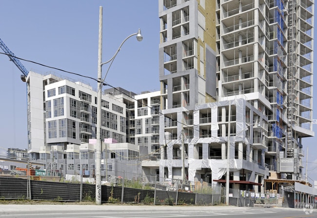 Photo du bâtiment - Regent Park: Block 27