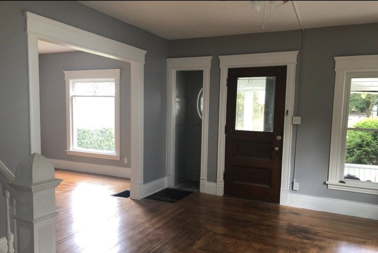 Foto principal - 303 West Beard Avenue