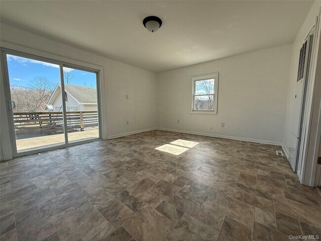 Foto del edificio - 657 Eatontown Rd