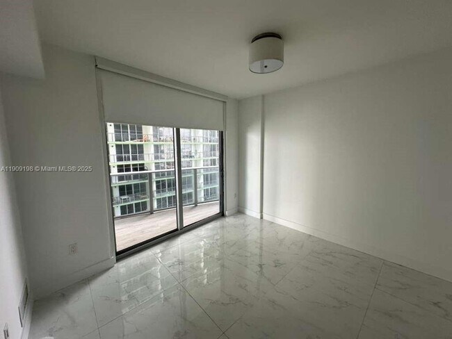 Foto del edificio - 488 NE 18th St