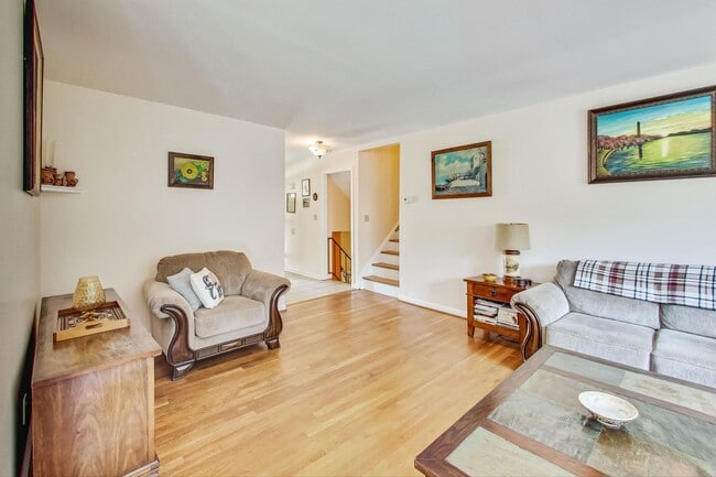 Building Photo - Nice SF 4bed+ 3 bath / close to Metro