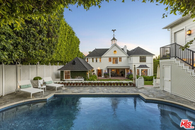 Building Photo - 1401 N Doheny Dr