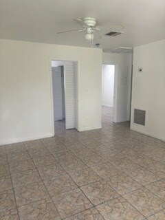 Foto principal - 1129 NE 6th Ave