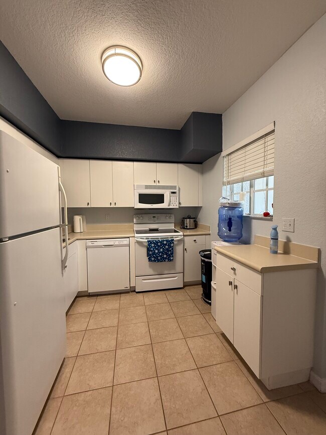 Foto del edificio - 8380 Bernwood Cove Loop