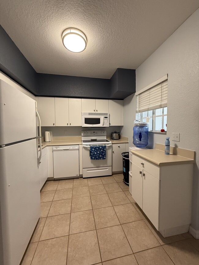 Building Photo - 8380 Bernwood Cove Loop