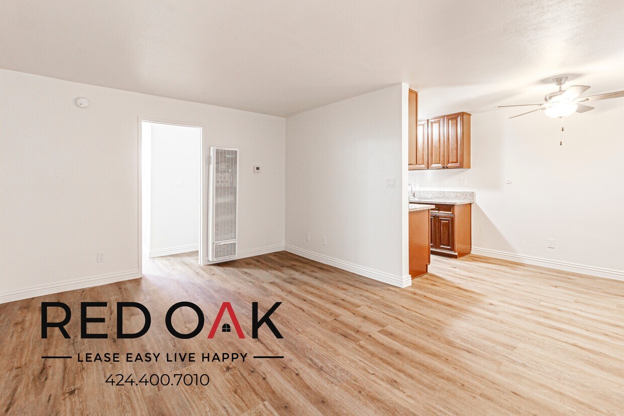 Foto principal - 7947 Reseda Blvd