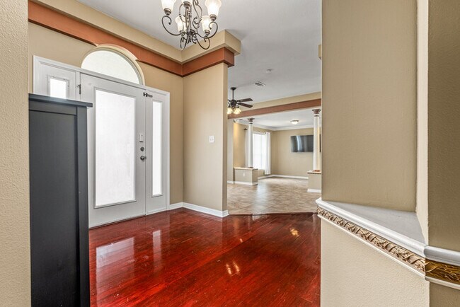 Foto del edificio - 4/2 Cantonment Property in Kings Road Neighborhood