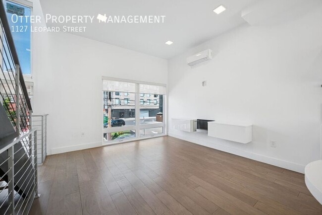 Building Photo - 1127 Leopard St