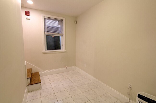 Building Photo - 25 Aspinwall Ave