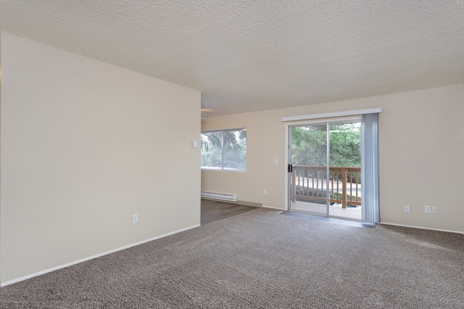 Building Photo - Royal Pines