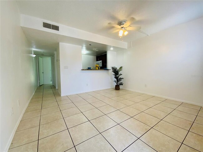Foto del edificio - 7112 Waterside Dr