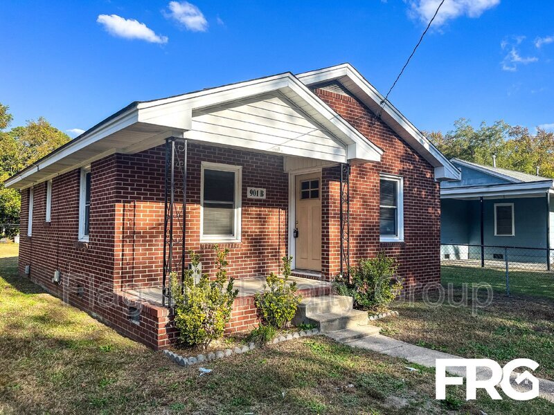 Foto principal - 901 E 4th St