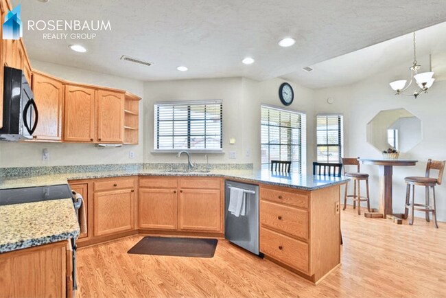 Foto del edificio - 7076 N Sunrise Vista