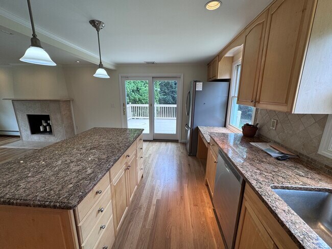 Building Photo - 18 Hales Rd