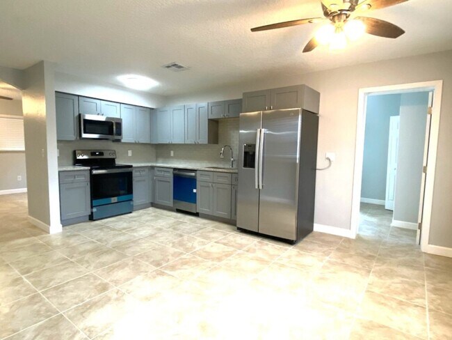 Foto del edificio - Remodeled 3 Bedroom Home with Den!