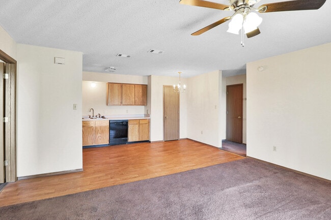 Building Photo - Pleasant View Apartments