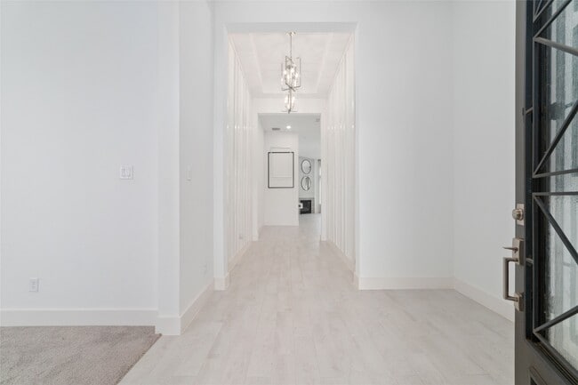 Building Photo - 32018 Crested Knl Ct