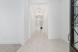 Building Photo - 32018 Crested Knl Ct