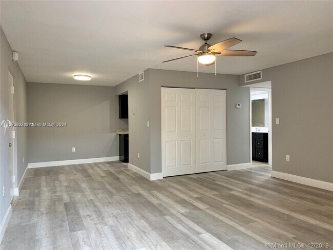 Building Photo - 7110 Fairway Dr