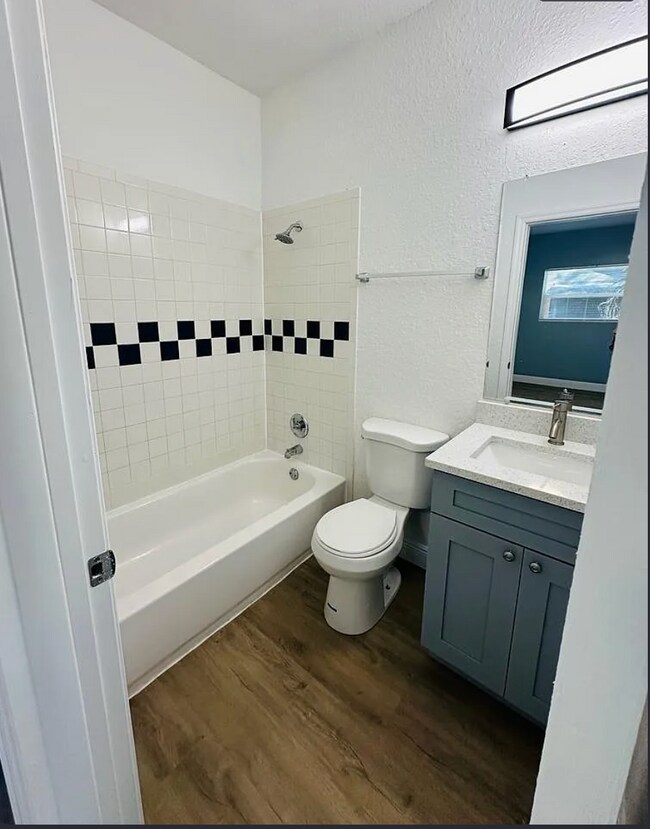 Foto del edificio - 2139 W St John St