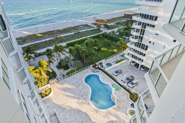 Foto del edificio - 8925 Collins Ave