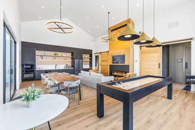 Building Photo - Westland Townhomes