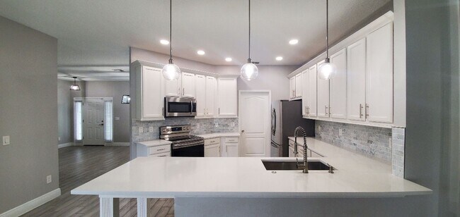 Foto del edificio - Gorgeous 4-Bedroom, 2-Bathroom Home in Orl...