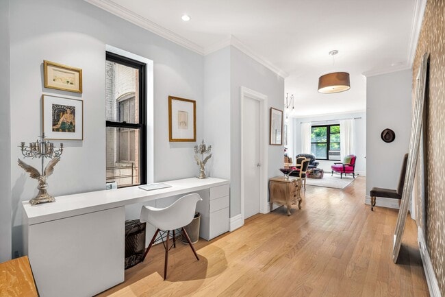 Building Photo - 327 W 83rd St