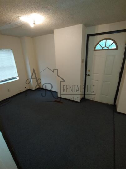 Foto del edificio - 711 N Elm St