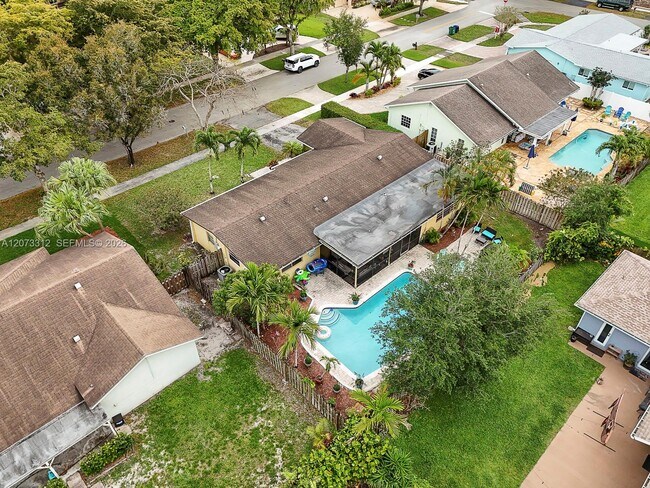 Foto del edificio - 5009 SW 104th Ave