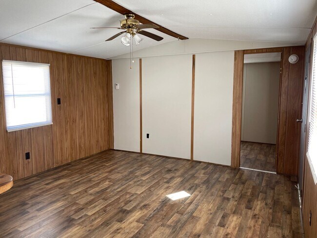 Foto del edificio - 2 BED 1 BATH MOBILE HOME IN CANDOR $800 RE...