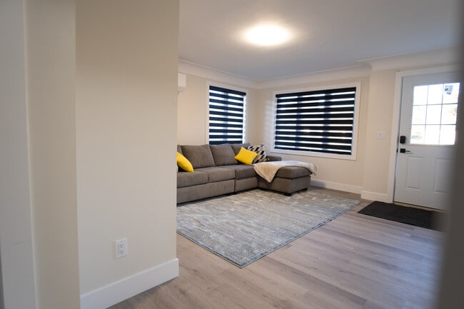 Building Photo - 118 Sheldon Av