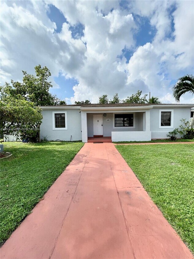 Foto principal - 1840 NW 133rd St