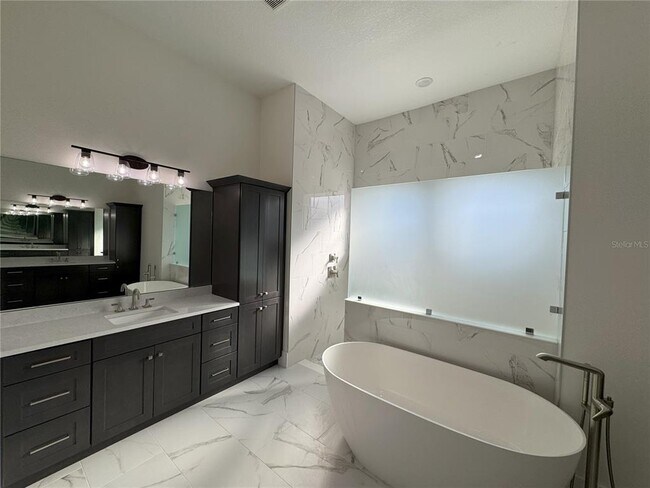 Building Photo - 547 Sanctuary Golf Pl