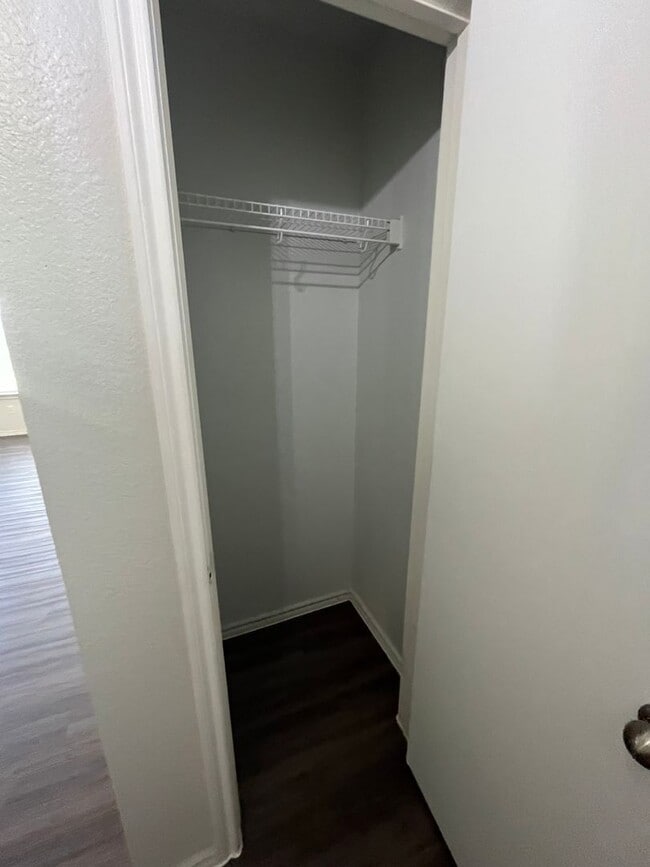 Building Photo - 3/2 in the heart of Del Valle