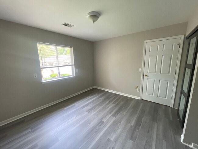 Building Photo - Two bedroom two bathroom Condo in Eagles P...