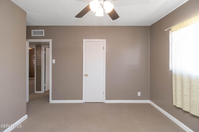 Foto del edificio - 321 Walsh Ln